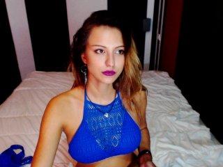 AdelineStrip bongacams