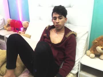 adrian_twiink chaturbate