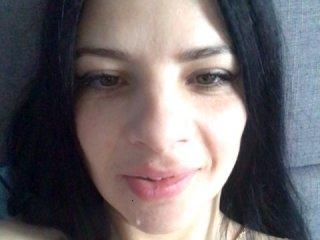 Afinakaroli83 bongacams