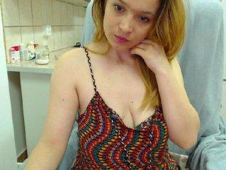 Cute-Saundra bongacams