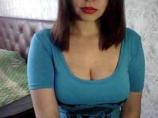 HoneyLips222 bongacams