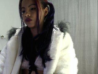 ivyQueen21 bongacams