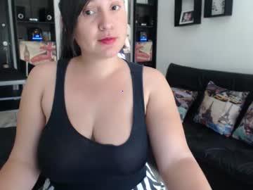 juicytitstinnahot chaturbate