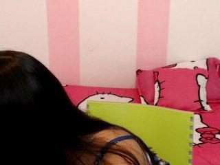 Lovely-Teen18 bongacams