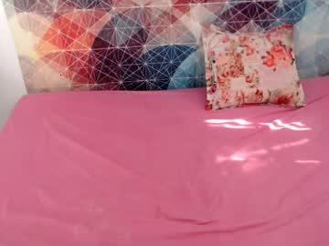 lucia19x_ chaturbate