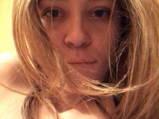 MellyJuice bongacams