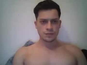 mnogutvrdkurrr chaturbate