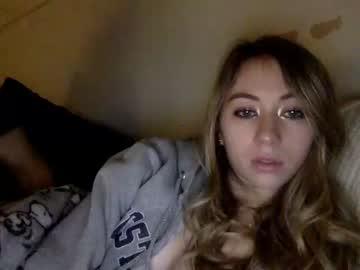 skylarthekitty2000 chaturbate